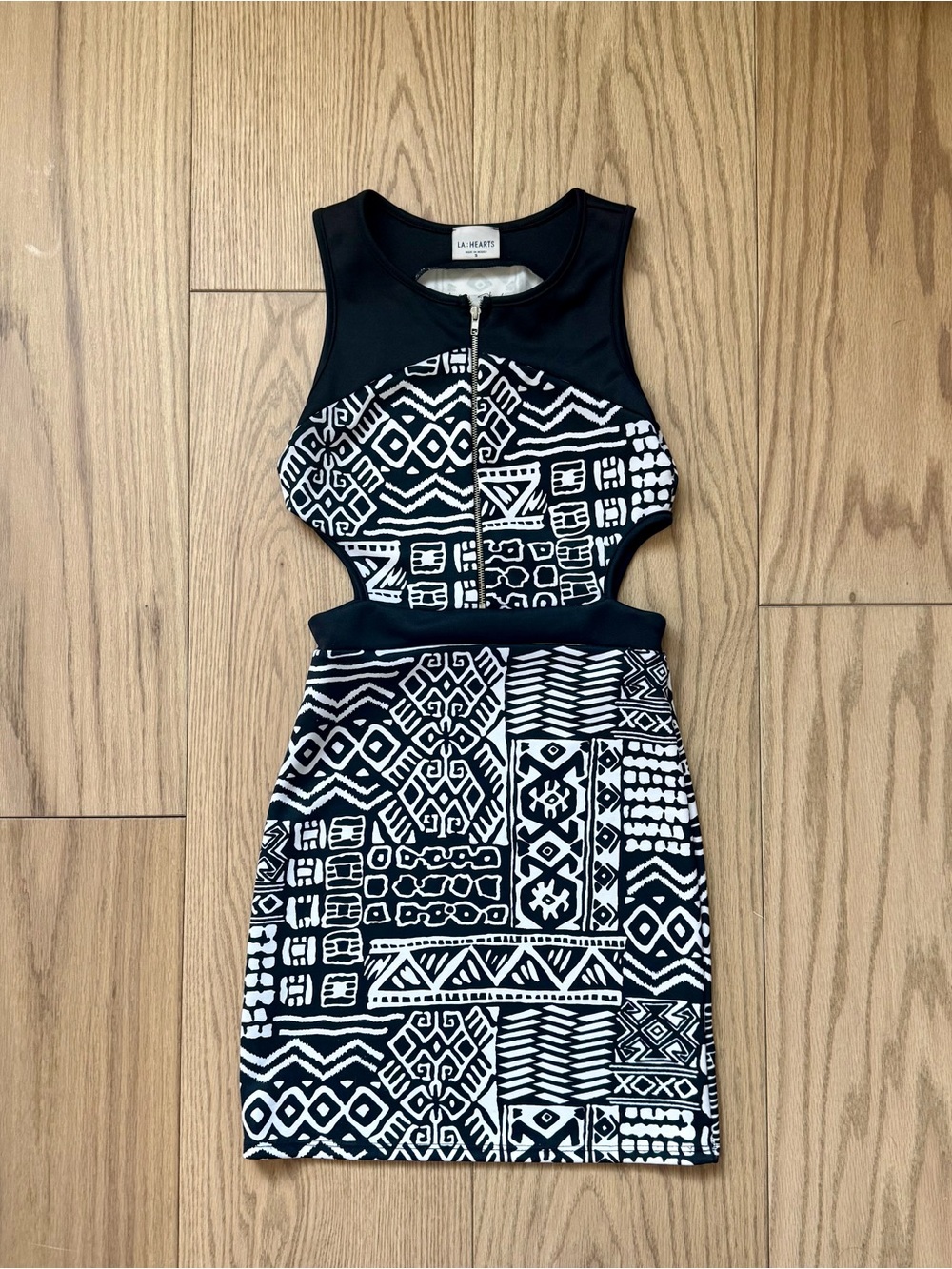 La Hearts Black and White Cutout Patterned Mini Dress